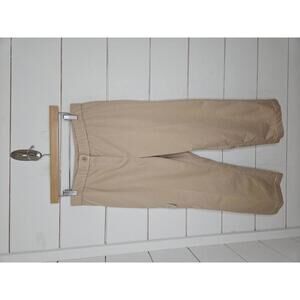 A La Carte size 8 tan cropped cargo pants